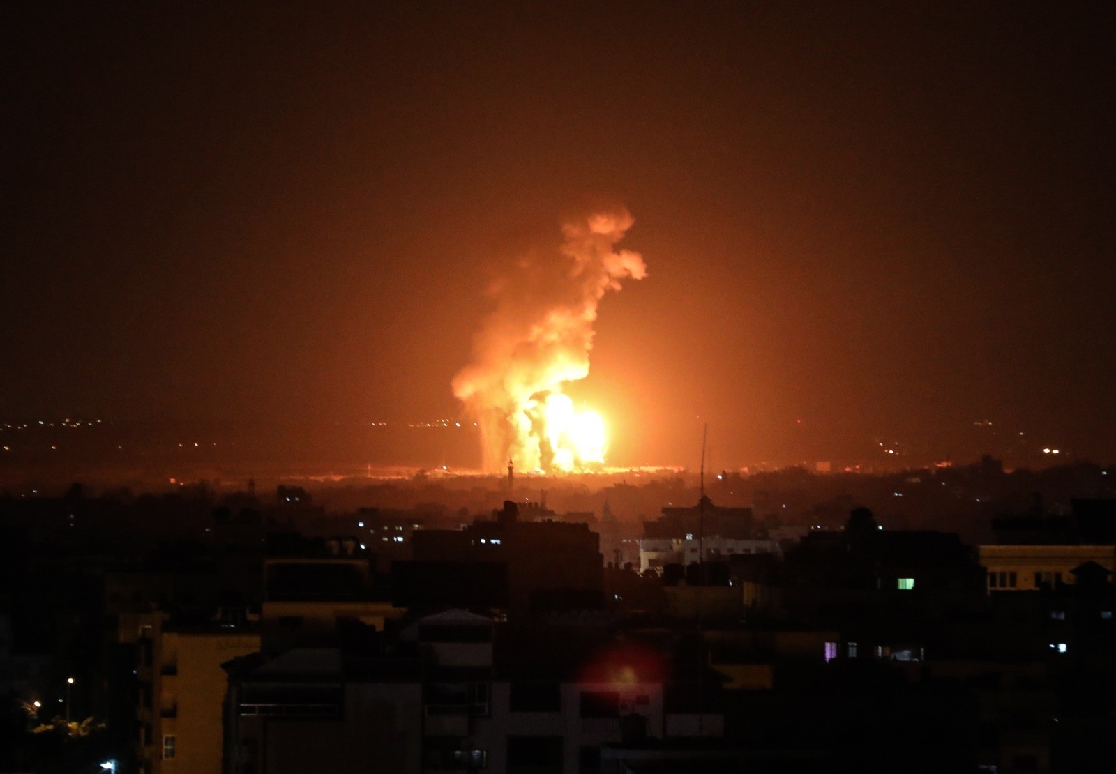 ردود فعل إسرائيلية غاضبة إزاء قصف الاحتلال لمواقع محدودة في قطاع غزة