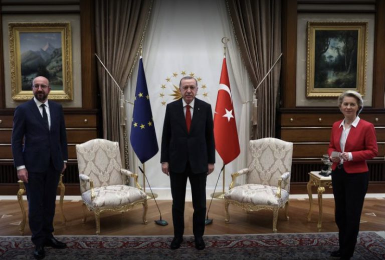 صحيفة ليبيراسيون الفرنسية : الأتراك طبقوا الترتيب البروتوكولي الأوروبي