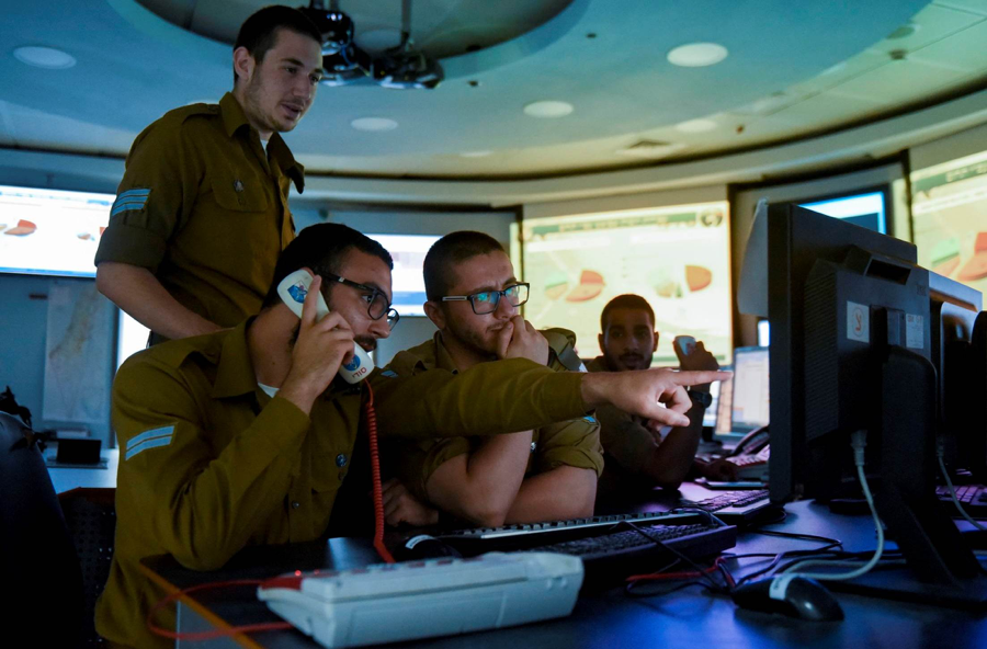 الاستخبارات الإسرائيلية توسع تدريب عناصرها على "الفارسية"