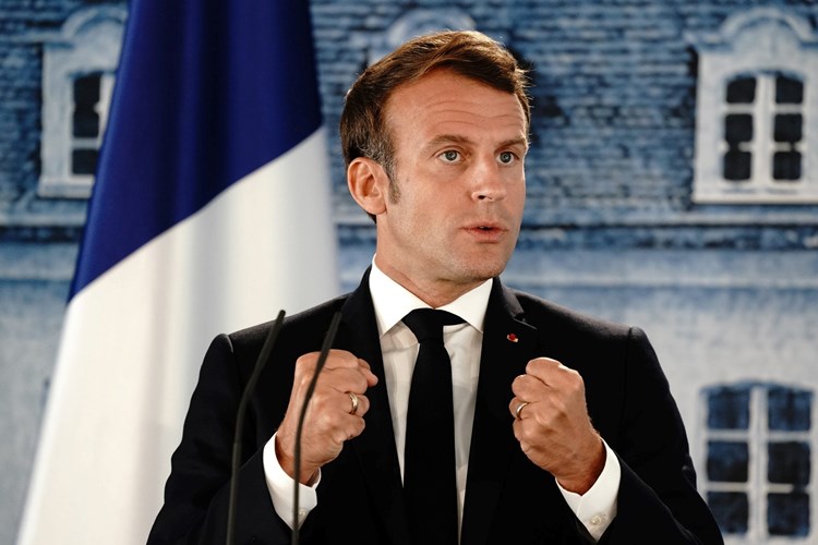 ماكرون يتصدر نتائج الانتخابات الرئاسية في فرنسا بحسب الاستطلاعات