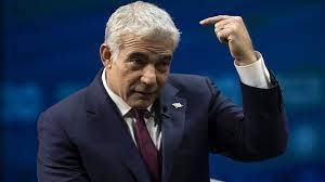 على خطى شاكيد .. وزير الخارجية الاسرائيلي "يائير لبيد" يرفض لقاء الرئيس عباس