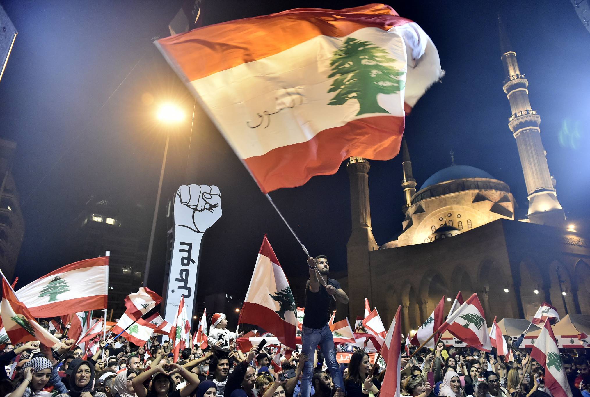 عامان على انتفاضة اللبنانيين: شارع أحبطته الأزمات ومعارضة تستعد لمنازلة الانتخابات