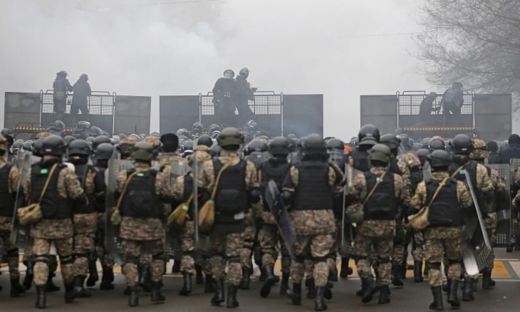 روسيا تتدخل عسكريا.. مقتل العشرات وإصابة أكثر من ألف باحتجاجات كازاخستان
