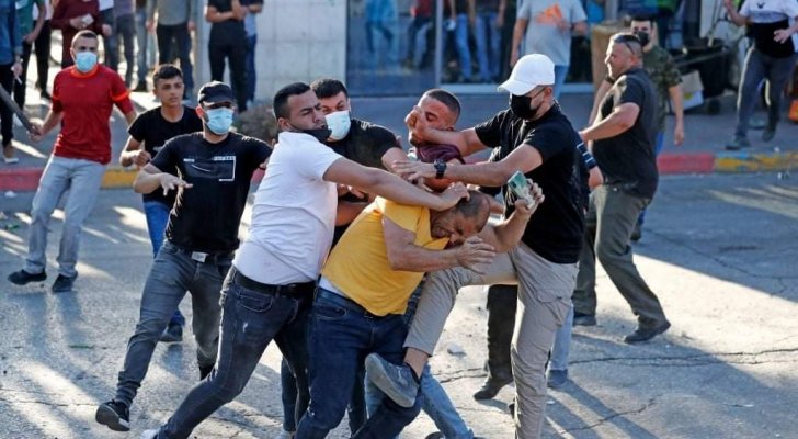 أسرى محررون: "حق التظاهر مقدس والاعتداء على المتظاهرين هو جريمة تستوجب المحاسبة".