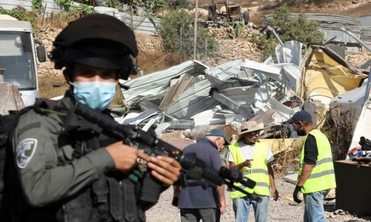 الاحتلال الإسرائيلي يهدم منزلا و4 محال تجارية في القدس