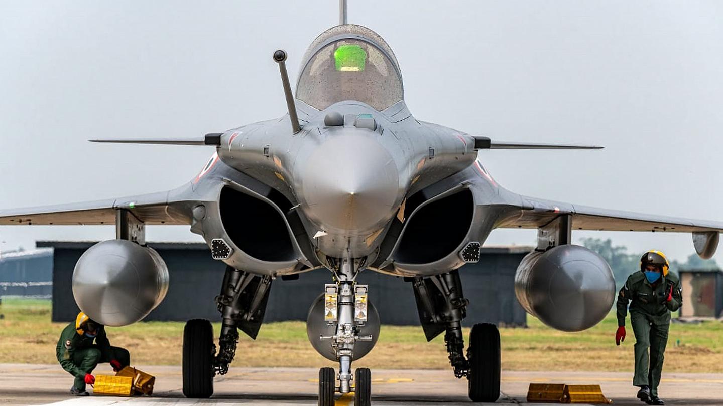 فرنسا تعلق آمالها على الإمارات والهند لإنقاذ الـ"رافال"
