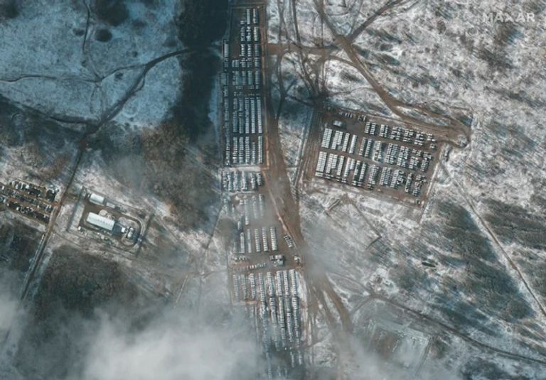 شاهد ما تظهره صور الأقمار الصناعية من تحركات روسيا على حدود أوكرانيا..