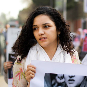 المنظمات الدولية والصحافة العالمية تدين حبس سناء سيف
