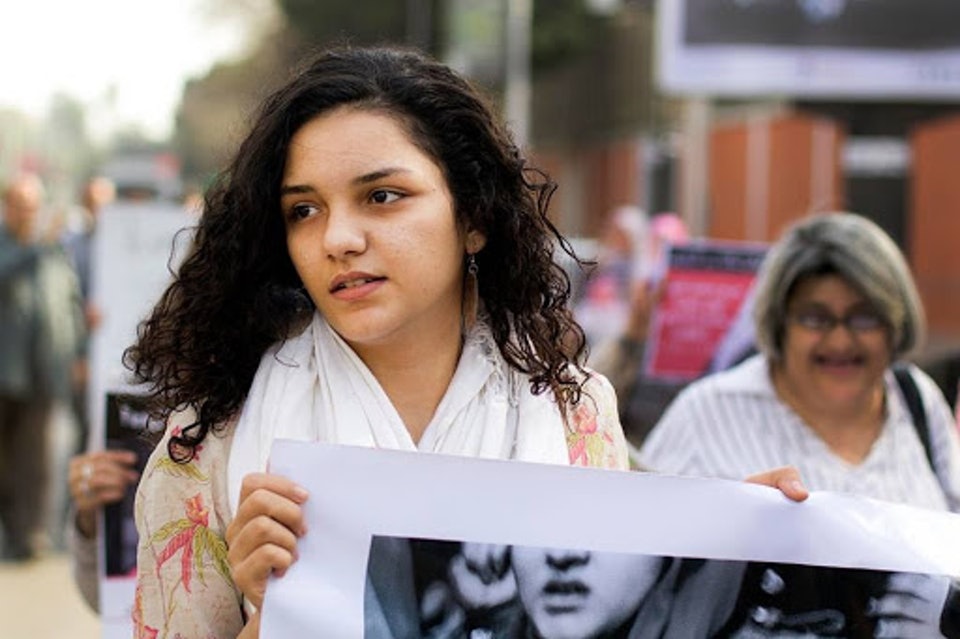 حبس الناشطة السياسية " سناء سيف" سنة وستة أشهر