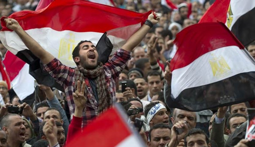 حسن حسين يكتب :  الثورة والثورة المضادة