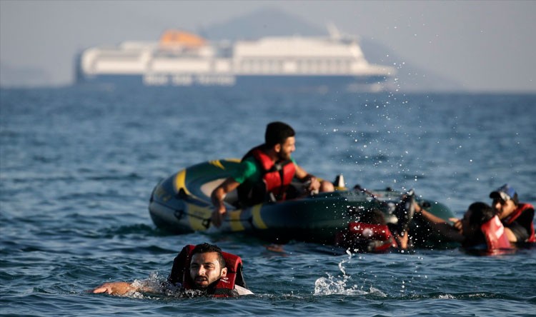 تأكد وجود 8 فلسطينيين بين المفقودين بغرق القارب قبالة اليونان