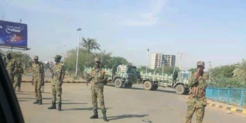 الجيش السوداني يغلق كل الطرق إلى مقر قيادته قبيل مظاهرات مرتقبة اليوم