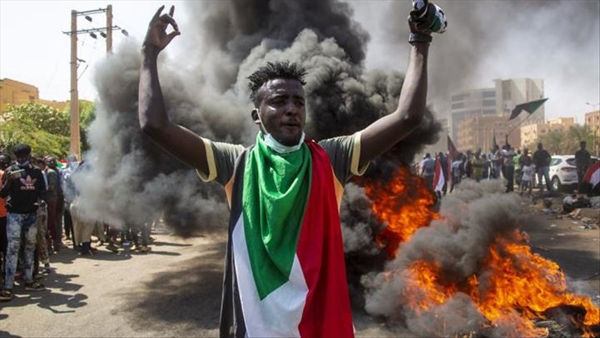 آلاف السودانيين يتظاهرون للمطالبة بـ حماية الثورة