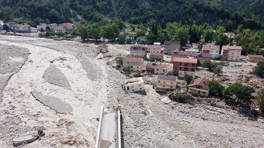 ارتفاع وفيات فيضانات الشمال التركي إلى 44