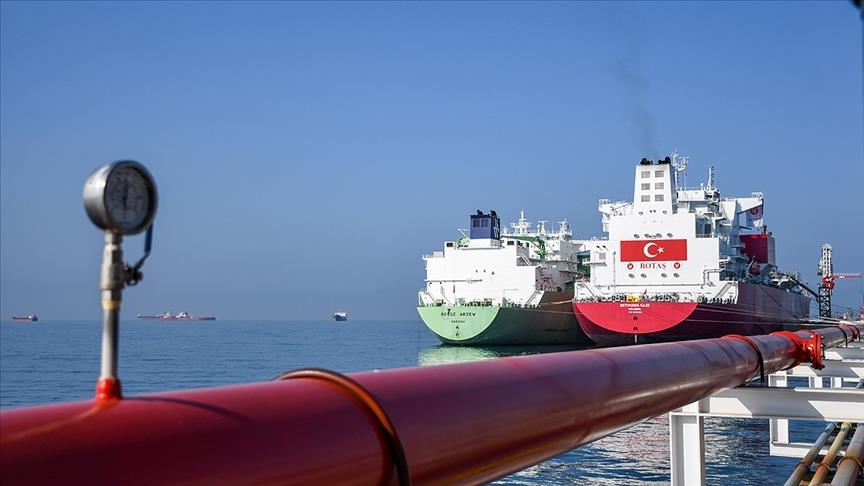 تركيا : أول سفينة لتغويز الغاز الطبيعي المسال تبدأ مهامها