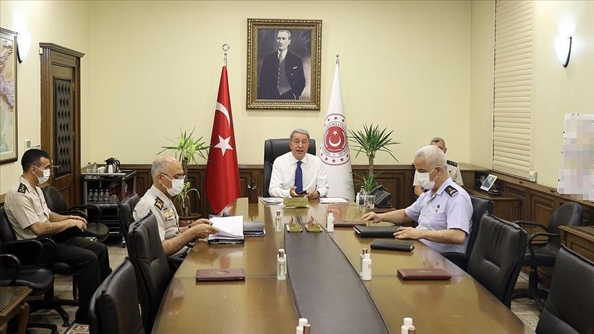 وزير الدفاع التركي  يترأس اجتماعاً حول أفغانستان