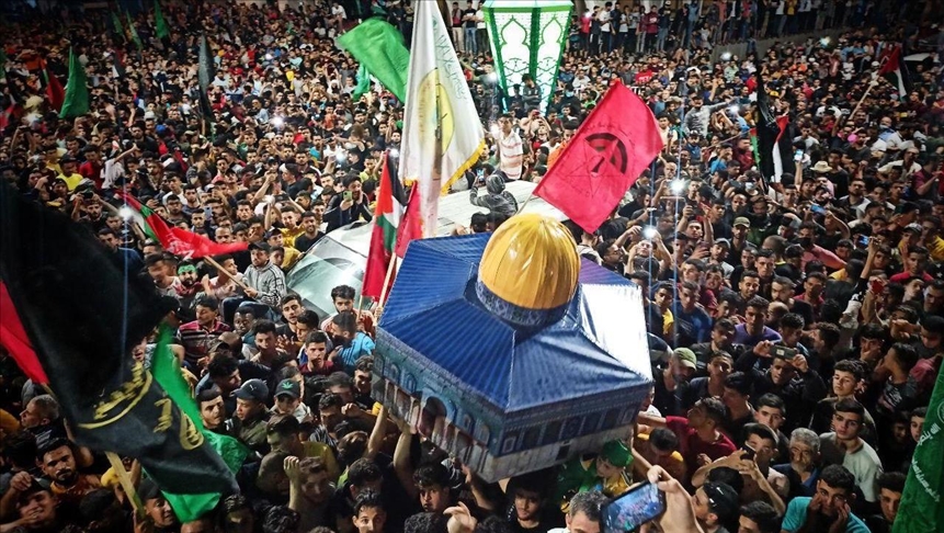 احتفالات فلسطينية بـ"الانتصار على إسرائيل" بعد بدء سريان وقف إطلاق النار