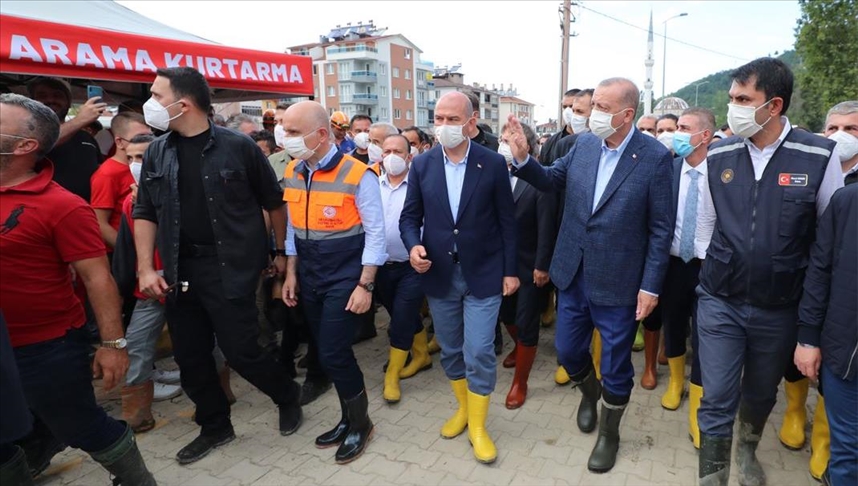أردوغان يجري زيارة تفقدية لولاية قسطمونو المتضررة من السيول