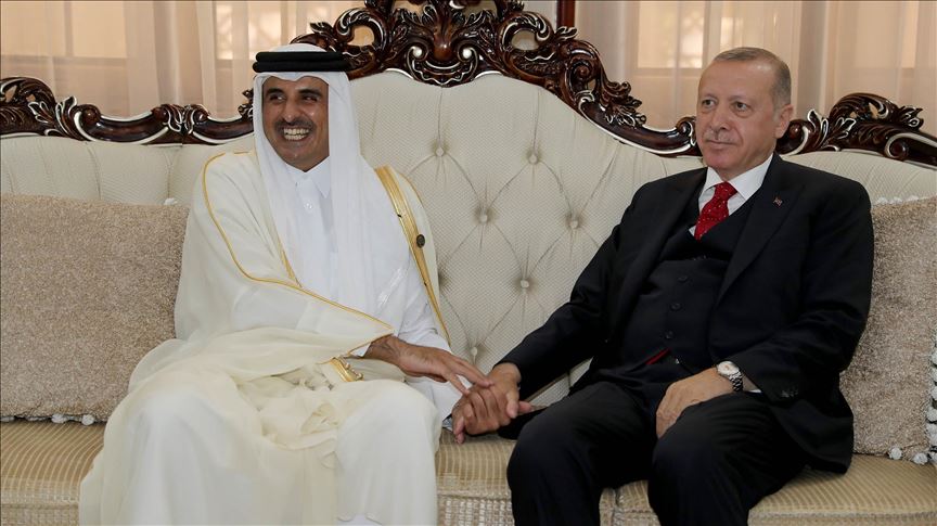 أمير قطر يتلقى اتصالا هاتفيا من الرئيس التركي