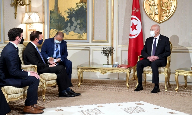 وفد أميركي يدعو لعودة المسار الديمقراطي بتونس