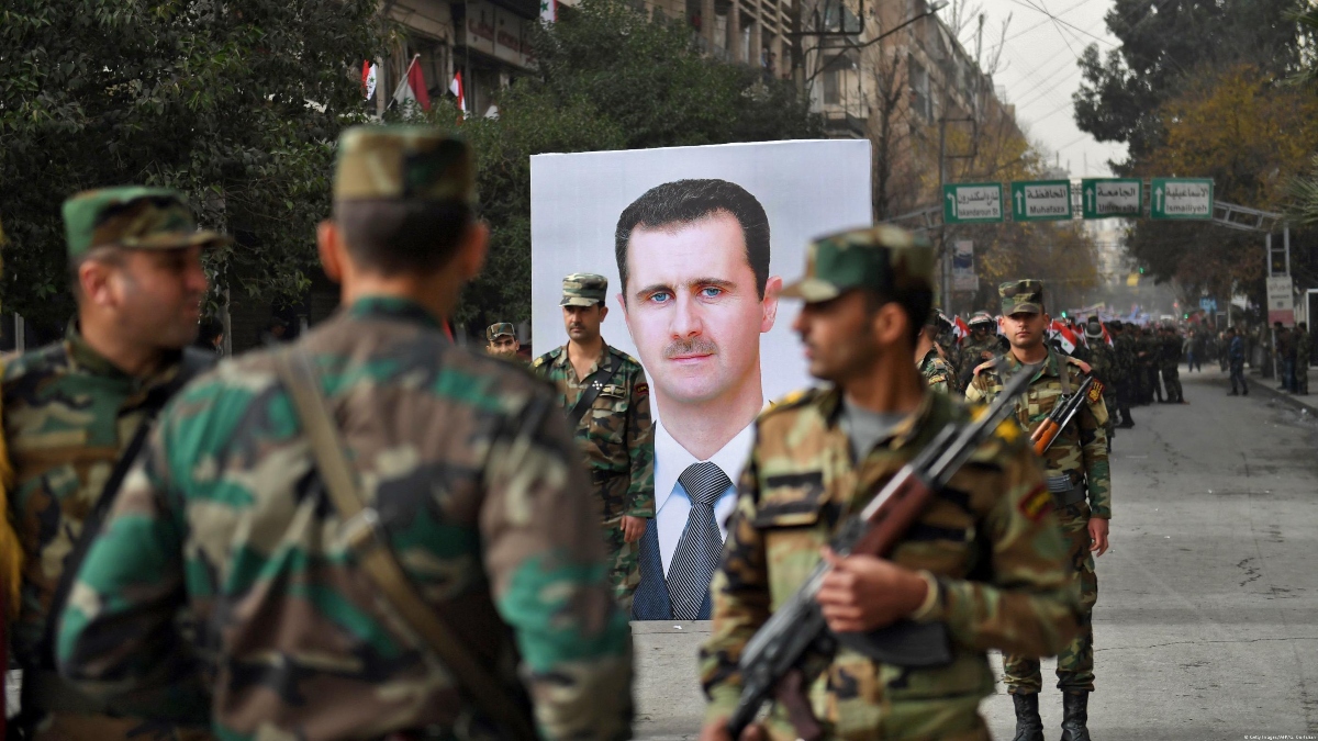 فورين بوليسي: المهرولون العرب للتطبيع مع نظام الأسد.. لماذا تغاضوا عن جرائمه؟