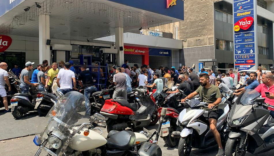 أزمة الوقود في لبنان.. خيارات صعبة واضطرابات لا مفر منها