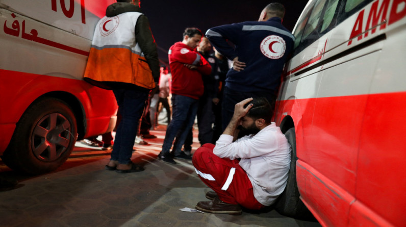ماذا قال الصليب الأحمر عن استشهاد مسعفين فلسطينيين؟