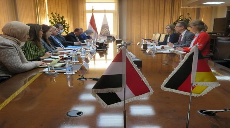 الحكومة المصرية تتحمل مع المواطنين تداعيات الموجة التضخمية العالمية