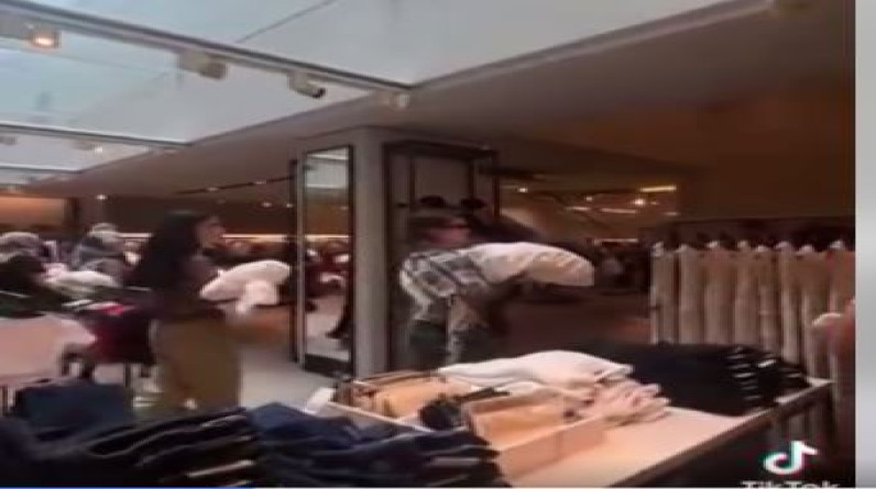 بالفيديو.. نشطاء أستراليون يضعون مجسمات لجثث وأكفان داخل متجر زارا