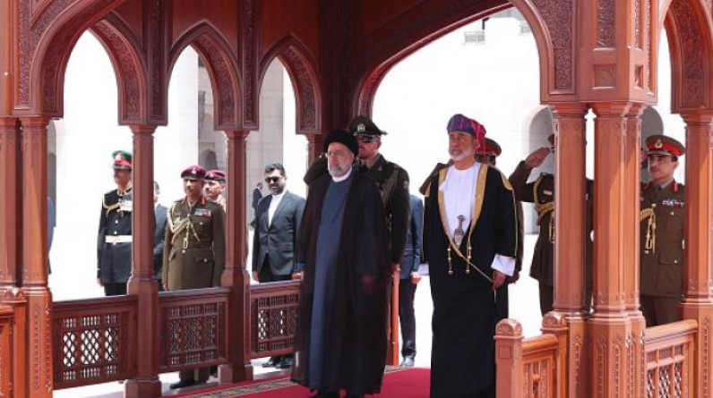 حصيلة زيارة الرئيس الإيراني لعُمان: مباحثات واتفاقيات لتعزيز التعاون