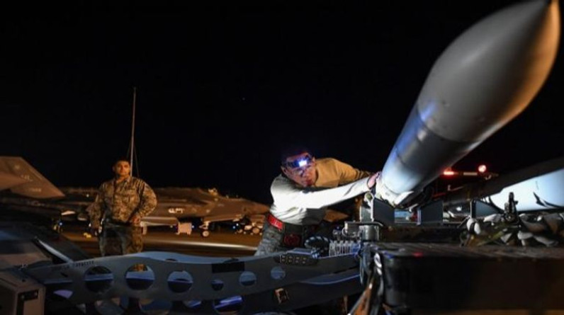 معدات صنع قنابل ذكية.. "هدية" عسكرية أمريكية لأوكرانيا