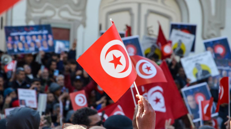 عمار ديوب يكتب: تونس إلى هبّة شعبية مرجّحة