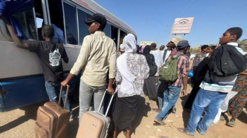 برا وبحرا وجوا.. عمليات إجلاء الرعايا الأجانب من السودان تتوالى