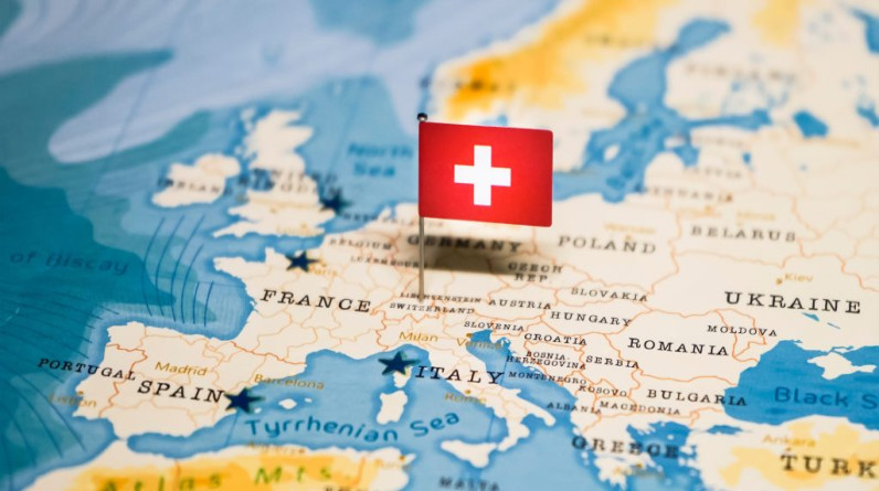 عبدالمجيد أبو العلا يكتب: لماذا تصاعد الجدل حول مستقبل الدور السويسري في العالم؟