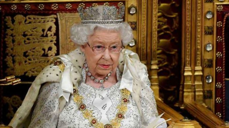 الحادث الأغرب في تاريخ بريطانيا.. كيف تسلل شخص لغرفة الملكة إليزابيث؟