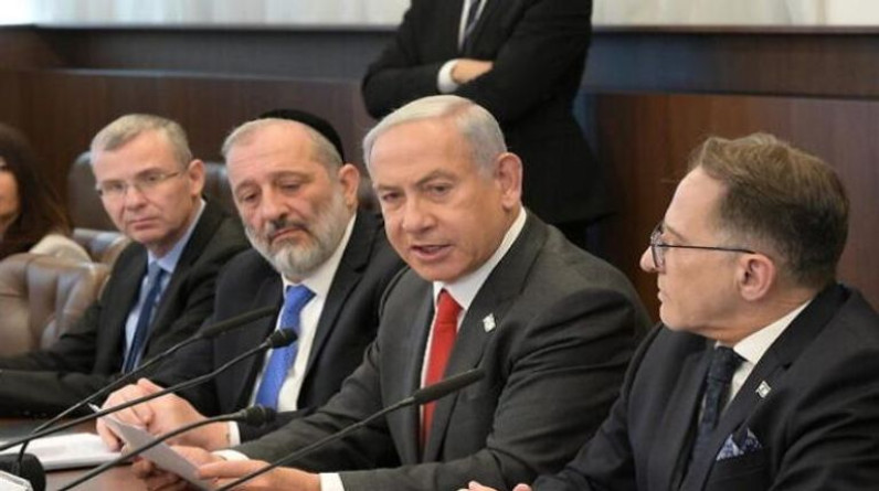 مأزق سياسي إسرائيلي.. نتنياهو يقيل "درعي" اليوم من الحكومة