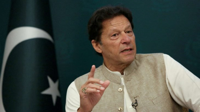 باكستان: عمر خان يفلت من مذكرة حجب الثقة والرئيس يحلّ البرلمان