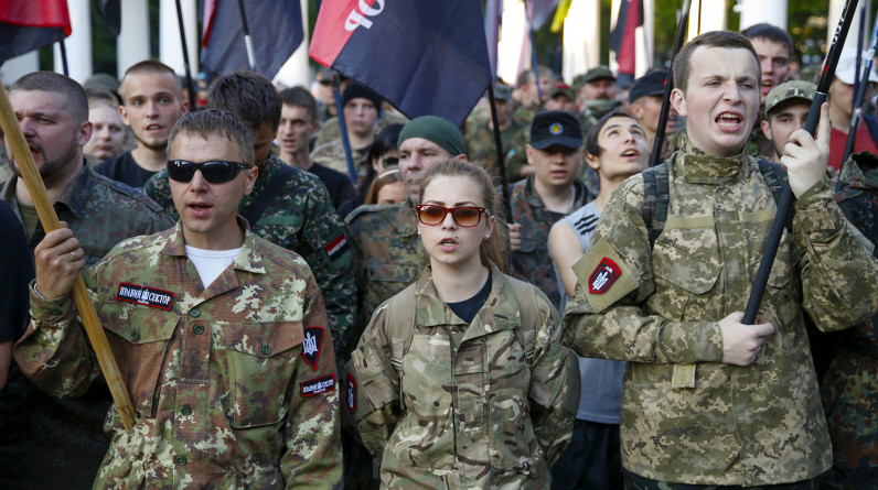 فيلق دولي من المتطوعين للدفاع عن أوكرانيا وشركات غربية وراء الستار