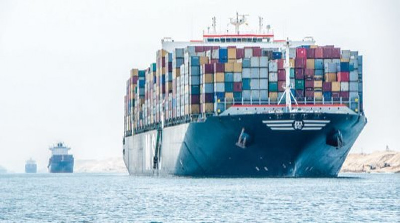 لأول مرة.. أكبر سفينة حاويات في العالم تعبر قناة السويس