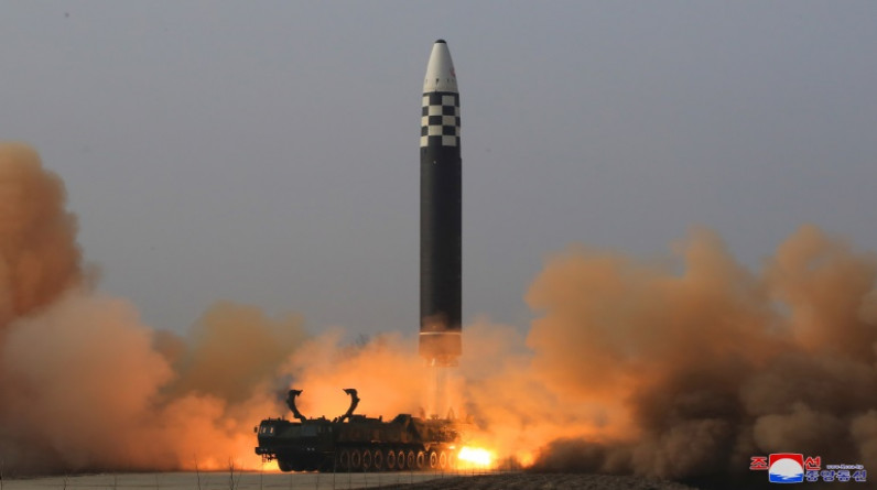 إدانة أمريكية يابانية كورية جنوبية لإطلاق الشمالية أكبر صاروخ عابر للقارات