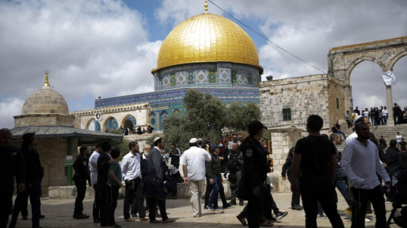 بينيت يرفض طلب الأردن زيادة موظفي الأوقاف في المسجد الأقصى