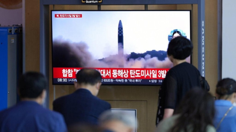 كوريا الشمالية تطلق 3 صواريخ بالستية أحدها عابر للقارات