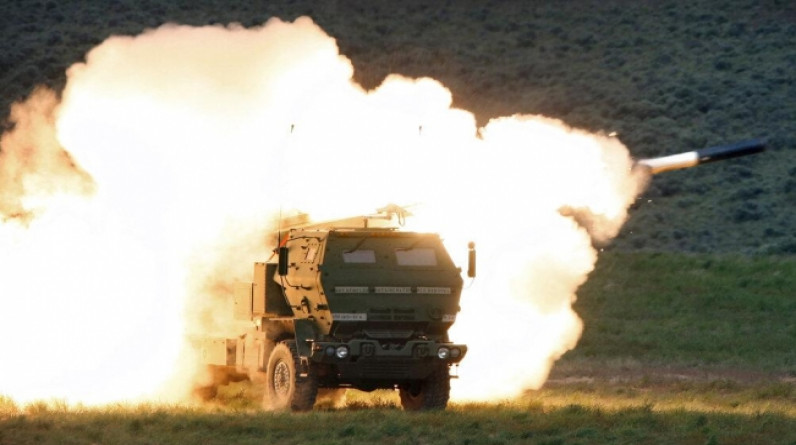 واشنطن تسلح كييف بأنظمة صاروخية متطورة ومناورات للقوات النووية الروسية