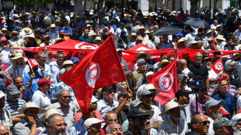 مظاهرة معارضة لسعيّد في تونس: "دستورك لا يلزمنا"