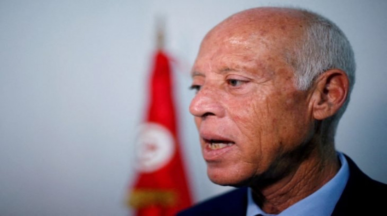 رئيس لجنة الدستور في تونس ينأى بنفسه عن دستور الرئيس ويقول إنه يتضمن مخاطر جسيمة