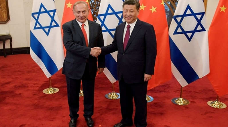 كاتب "إسرائيلي": نتنياهو يناور مع أمريكا بزيارته إلى الصين