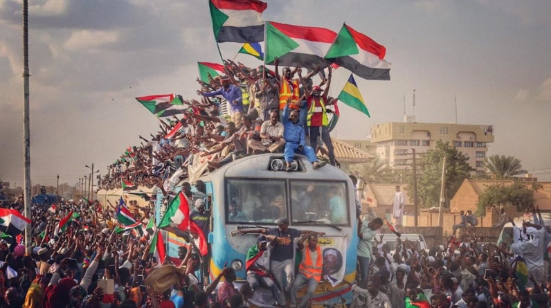 «فورين بوليسي»: كيف ساهم الغرب في وأد الثورة السودانية؟