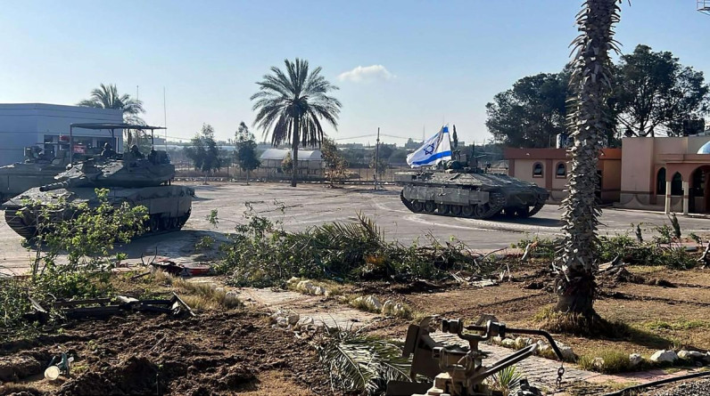 218 يوما من إبادة غزة: الاحتلال يواصل قصف رفح والسيطرة على المعبر الحدودي