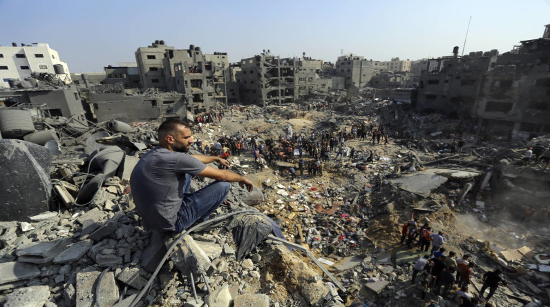 حكومة غزة: 70 بالمئة من سكان القطاع نزحوا قسرا عن منازلهم