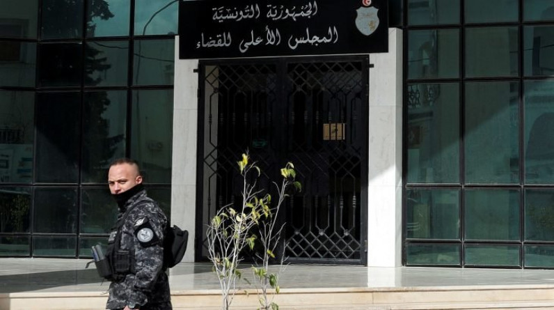 الشرطة التونسية تمنع الموظفين من دخول مقر المجلس الأعلى للقضاء